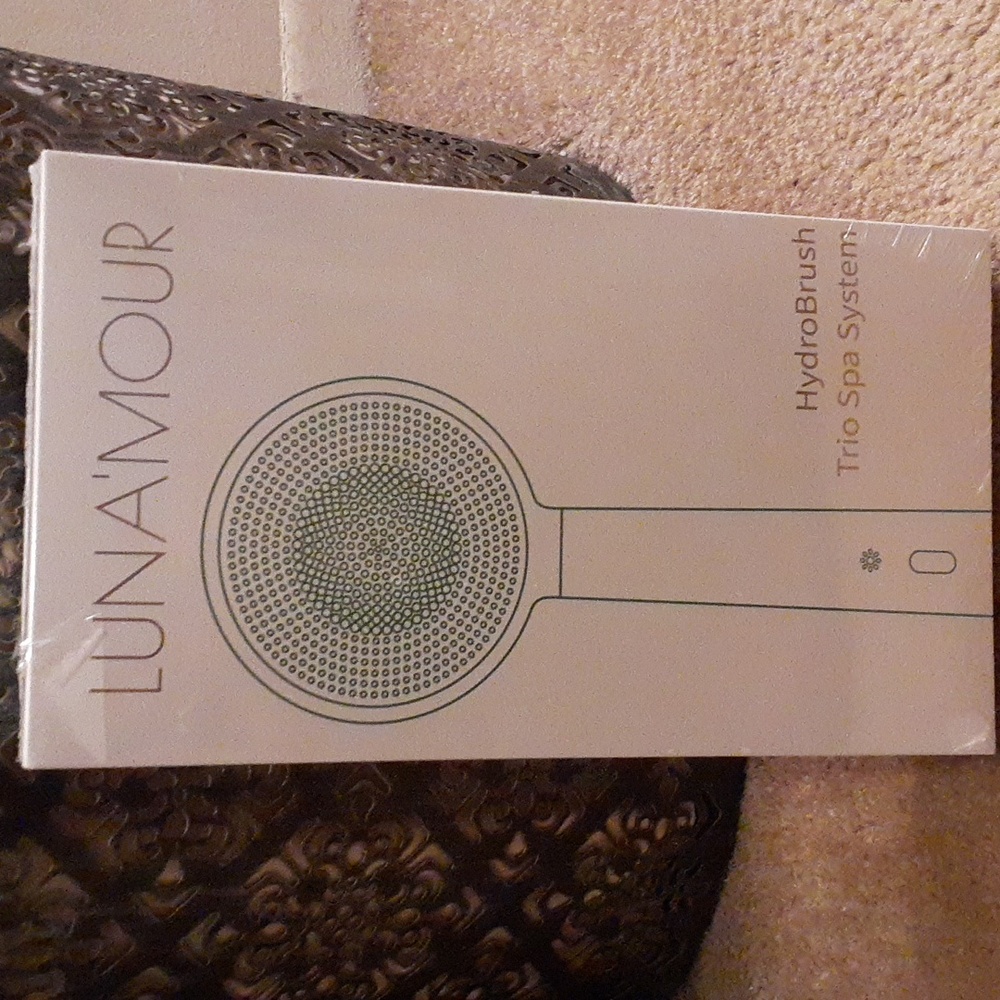 Brand New Luna'mour hydrobrush trio spa system, $195 on their website.